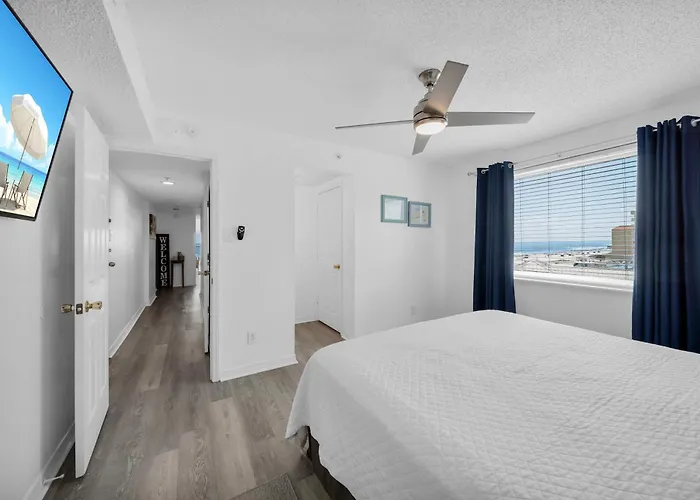 Royal Palms 508 Beachfront Escape *